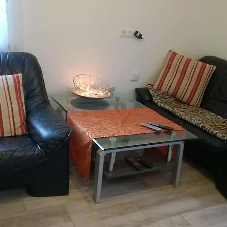 Toll Apartment Mit Privatem Eingang Free Parking Slbst Check-In Netflix 30 Zone Ruhig Дуйсбург Екстер'єр фото
