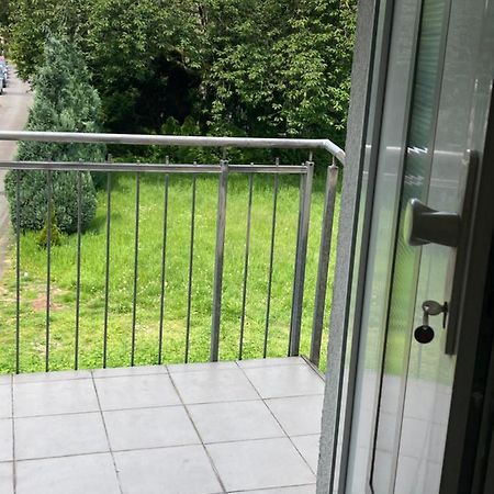 Toll Apartment Mit Privatem Eingang Free Parking Slbst Check-In Netflix 30 Zone Ruhig Дуйсбург Екстер'єр фото