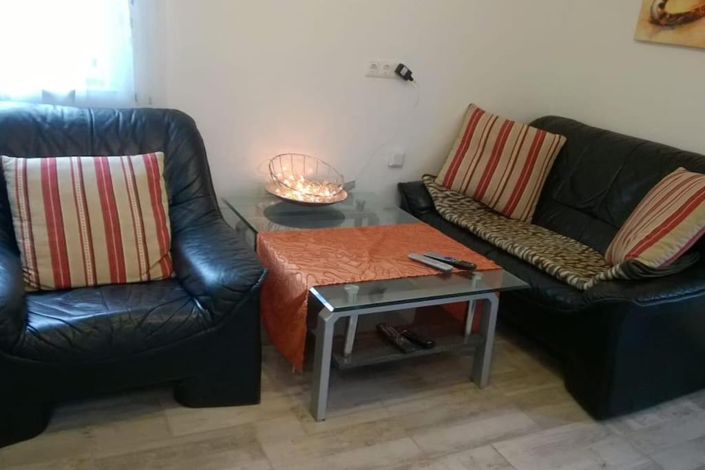 Toll Apartment Mit Privatem Eingang Free Parking Slbst Check-In Netflix 30 Zone Ruhig Дуйсбург Екстер'єр фото