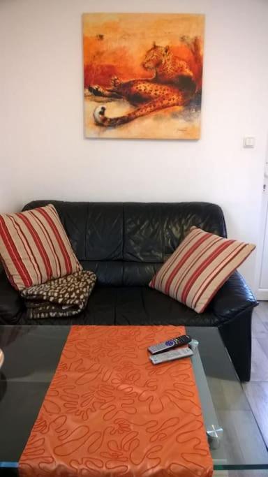 Toll Apartment Mit Privatem Eingang Free Parking Slbst Check-In Netflix 30 Zone Ruhig Дуйсбург Екстер'єр фото
