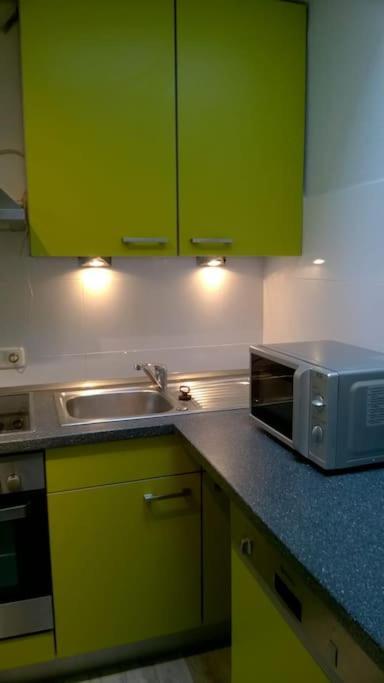 Toll Apartment Mit Privatem Eingang Free Parking Slbst Check-In Netflix 30 Zone Ruhig Дуйсбург Екстер'єр фото