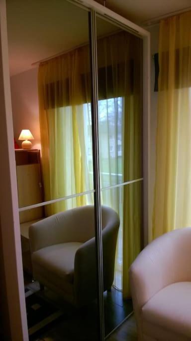 Toll Apartment Mit Privatem Eingang Free Parking Slbst Check-In Netflix 30 Zone Ruhig Дуйсбург Екстер'єр фото