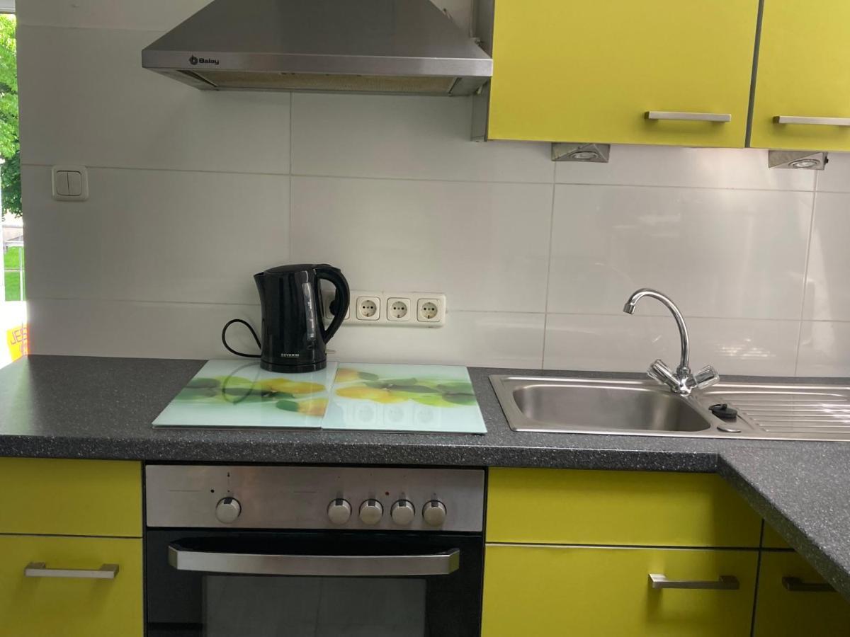 Toll Apartment Mit Privatem Eingang Free Parking Slbst Check-In Netflix 30 Zone Ruhig Дуйсбург Екстер'єр фото