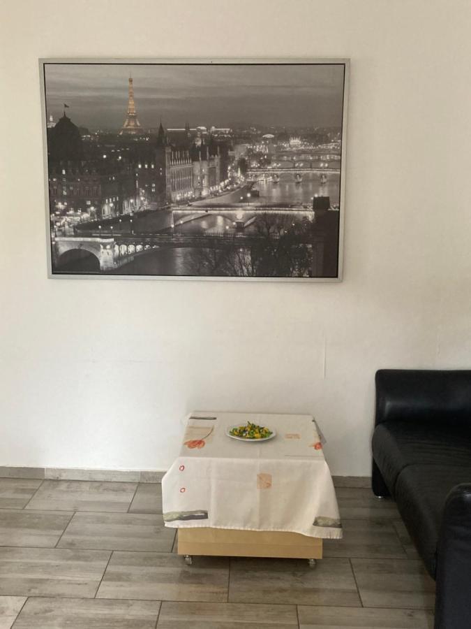 Toll Apartment Mit Privatem Eingang Free Parking Slbst Check-In Netflix 30 Zone Ruhig Дуйсбург Екстер'єр фото