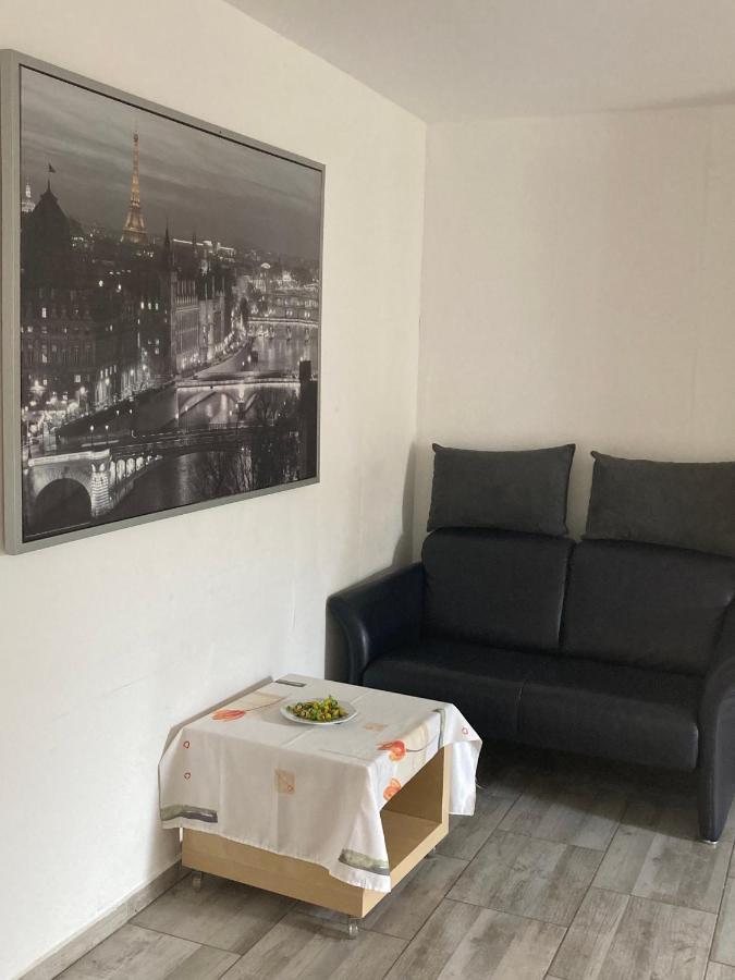 Toll Apartment Mit Privatem Eingang Free Parking Slbst Check-In Netflix 30 Zone Ruhig Дуйсбург Екстер'єр фото