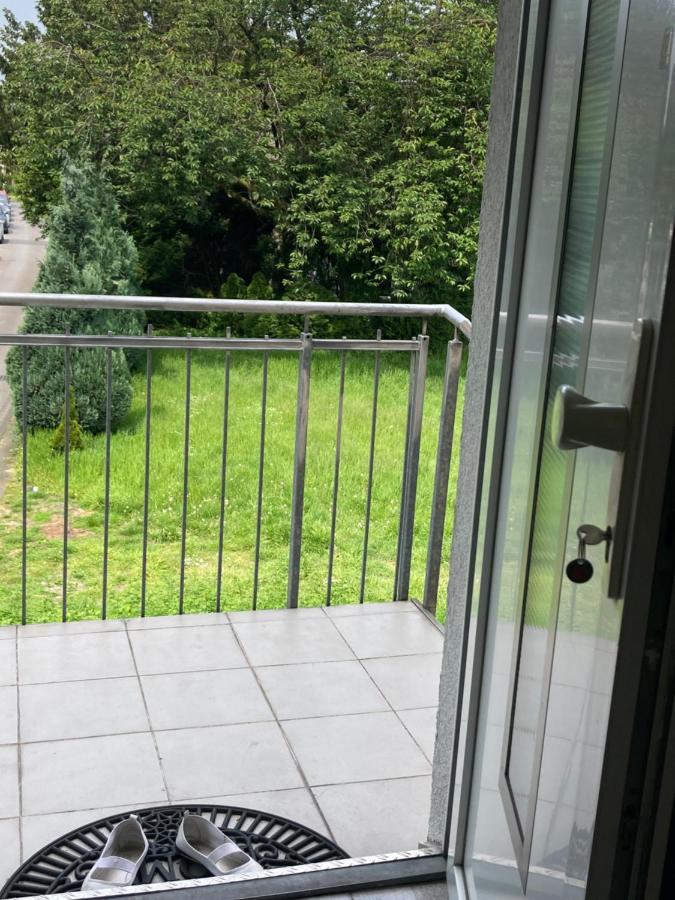 Toll Apartment Mit Privatem Eingang Free Parking Slbst Check-In Netflix 30 Zone Ruhig Дуйсбург Екстер'єр фото